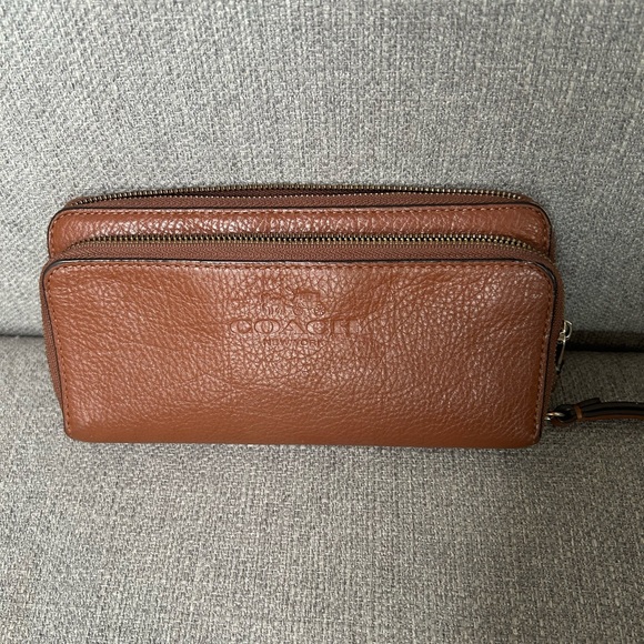 Coach Handbags - Coach Brown Pebbled Leather Wristlet Clutch